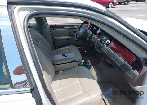 2005 Lincoln Town Car Signature Limited из США, поврежденный, VIN 1LNHM82W65Y649412